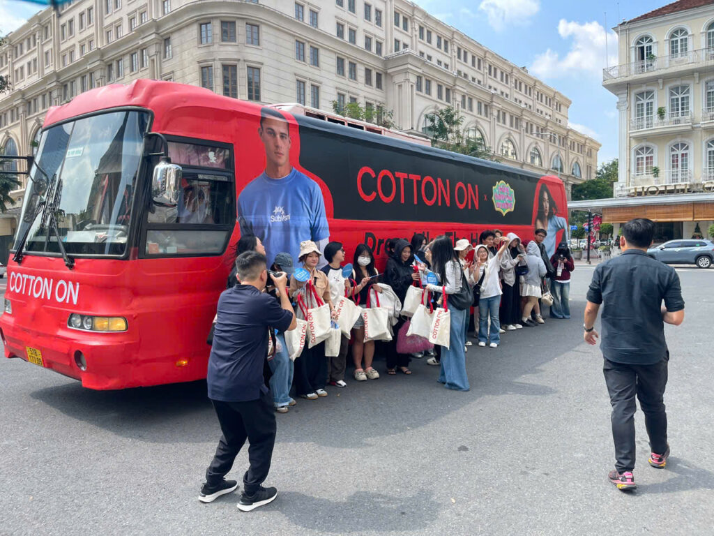 quảng cáo xe bus taxi