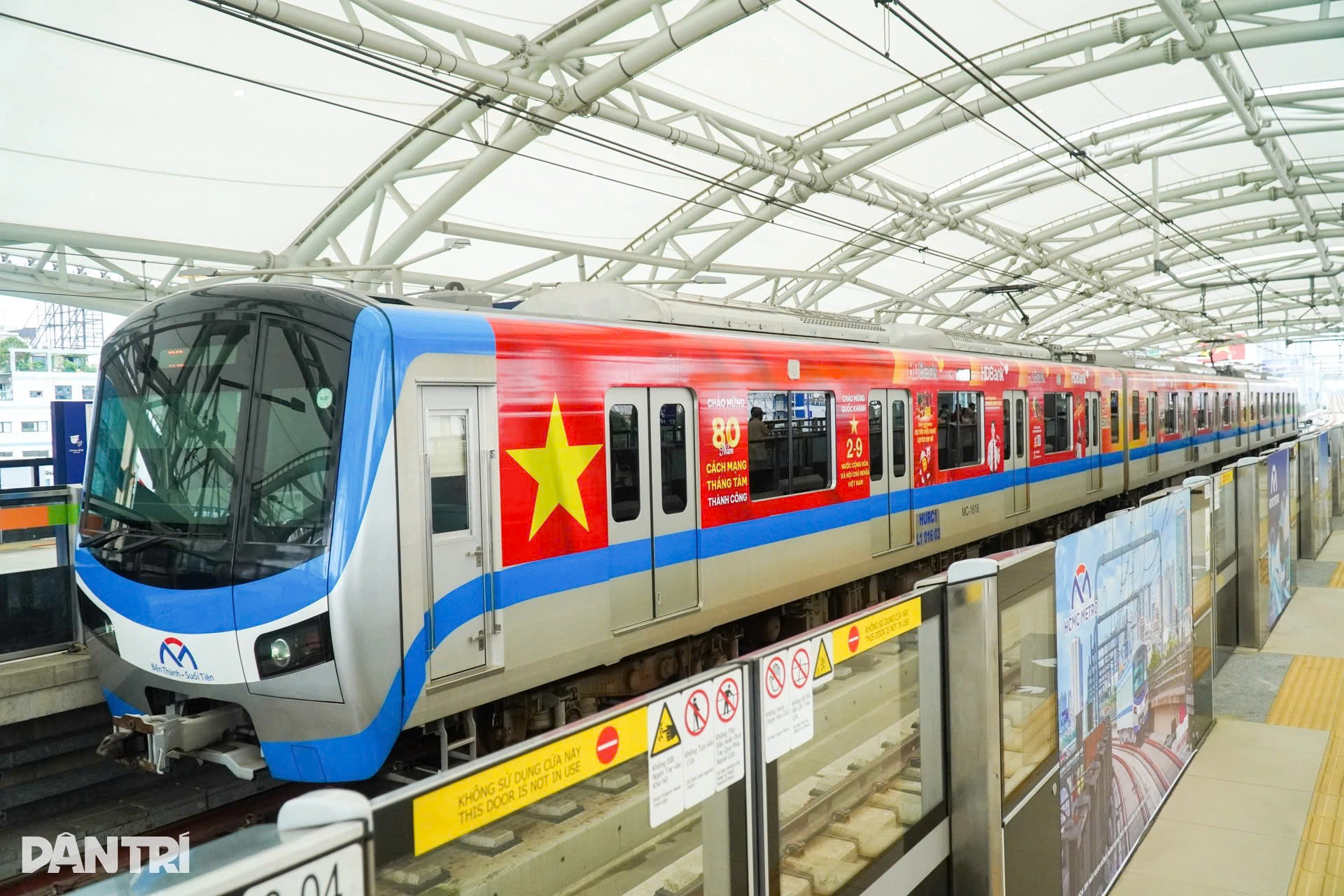 quảng cáo tàu điện